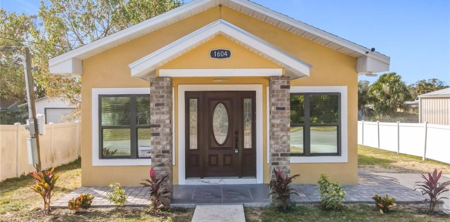 House in Daytona Beach, Florida 4 bedrooms, 179.49 sq.m. № 1528154