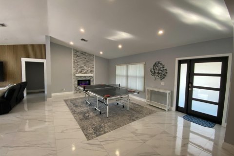House in Coral Springs, Florida 4 bedrooms, 270.44 sq.m. № 2417976 - photo 11