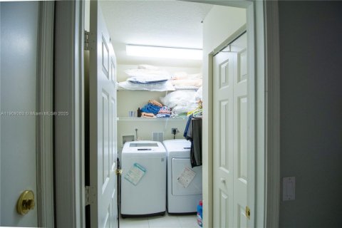 House in Boynton Beach, Florida 2 bedrooms, 149.76 sq.m. № 1967117 - photo 18