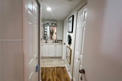 Copropriété à louer à Miami, Floride: 2 chambres, 127.93 m2 № 1891167 - photo 11