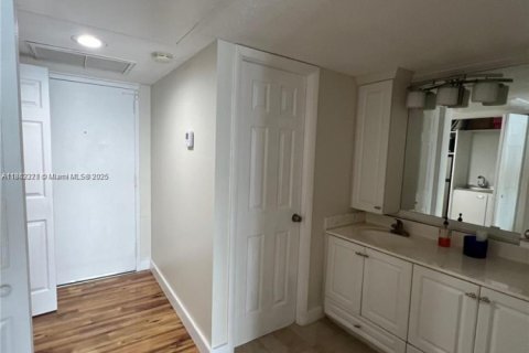 Copropriété à louer à Miami, Floride: 2 chambres, 127.93 m2 № 1891167 - photo 12