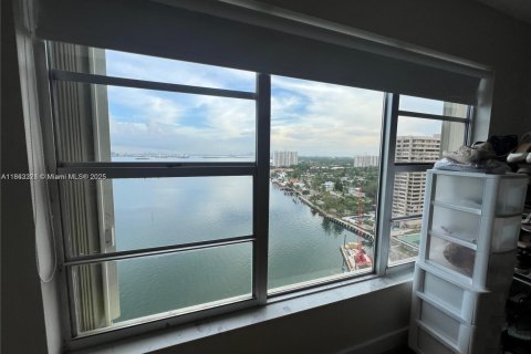 Copropriété à louer à Miami, Floride: 2 chambres, 127.93 m2 № 1891167 - photo 10