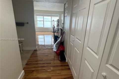 Copropriété à louer à Miami, Floride: 2 chambres, 127.93 m2 № 1891167 - photo 15