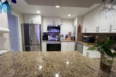 Copropriété à louer à Miami, Floride: 2 chambres, 127.93 m2 № 1891167 - photo 6