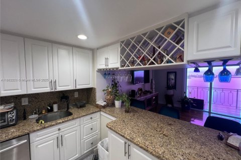 Copropriété à louer à Miami, Floride: 2 chambres, 127.93 m2 № 1891167 - photo 7