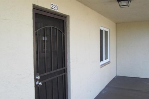 Copropriété à vendre à Lauderdale Lakes, Floride: 2 chambres, 97.55 m2 № 2084583 - photo 2