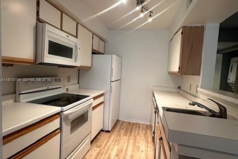 Condo in Oakland Park, Florida, 1 bedroom  № 2038340 - photo 8