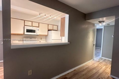 Condo in Oakland Park, Florida, 1 bedroom  № 2038340 - photo 5