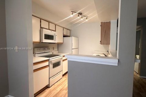 Condo in Oakland Park, Florida, 1 bedroom  № 2038340 - photo 7