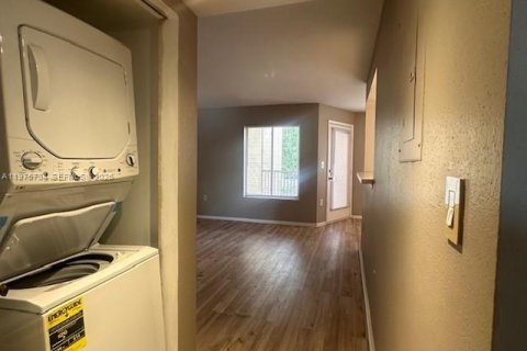 Condo in Oakland Park, Florida, 1 bedroom  № 2038340 - photo 16