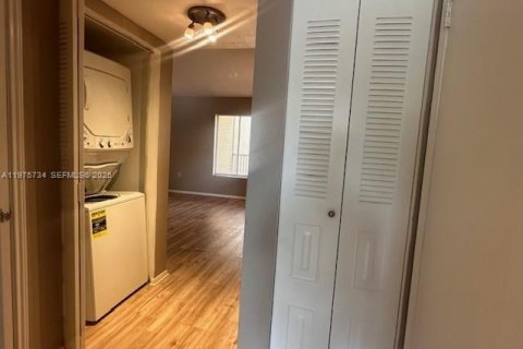 Condo in Oakland Park, Florida, 1 bedroom  № 2038340 - photo 15