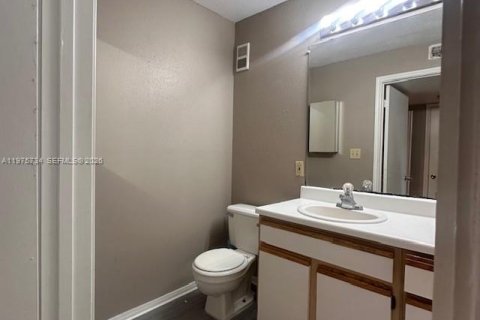 Condo in Oakland Park, Florida, 1 bedroom  № 2038340 - photo 13