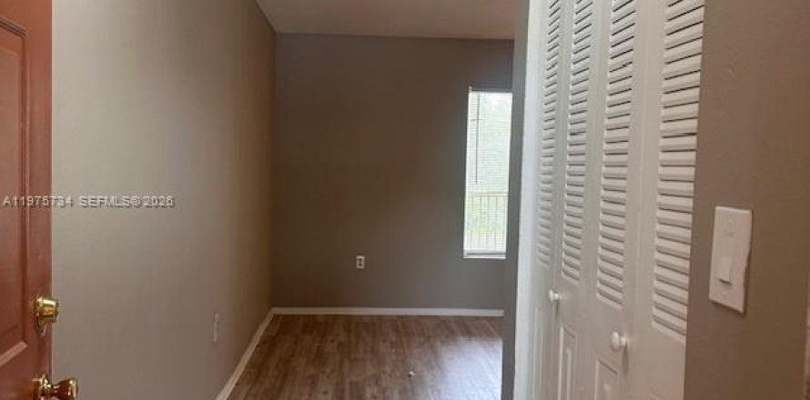 Condo in Oakland Park, Florida, 1 bedroom  № 2038340