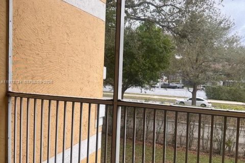 Condo in Oakland Park, Florida, 1 bedroom  № 2038340 - photo 17