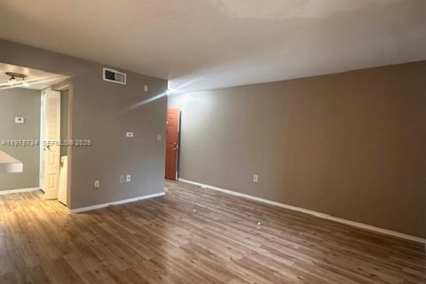 Condo in Oakland Park, Florida, 1 bedroom  № 2038340 - photo 10