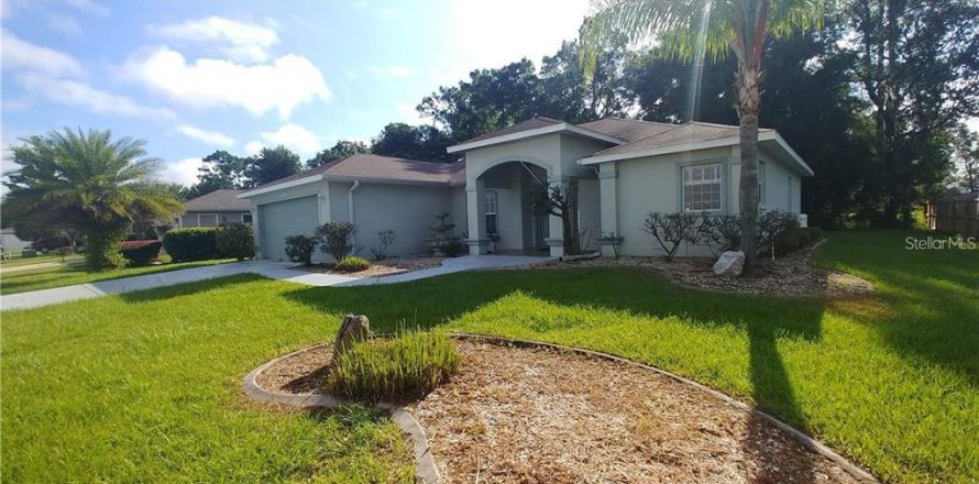 Casa en Ocala, Florida 3 dormitorios, 174.19 m2 № 1908864