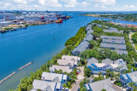 Townhouse in Tampa, Florida 3 bedrooms, 235.69 sq.m. № 1747002 - photo 2