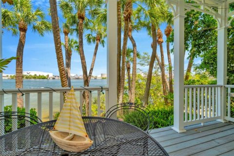 Townhouse in Tampa, Florida 3 bedrooms, 235.69 sq.m. № 1747002 - photo 27