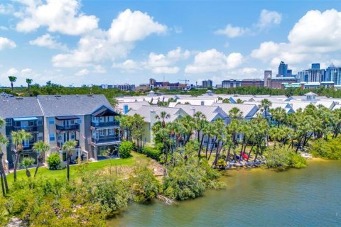 Townhouse in Tampa, Florida 3 bedrooms, 235.69 sq.m. № 1747002 - photo 6