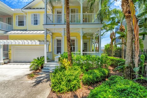 Townhouse in Tampa, Florida 3 bedrooms, 235.69 sq.m. № 1747002 - photo 8