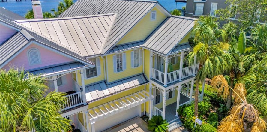 Townhouse in Tampa, Florida 3 bedrooms, 235.69 sq.m. № 1747002