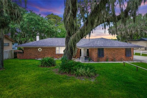 House in Orlando, Florida 3 bedrooms, 227.24 sq.m. № 1542624 - photo 1