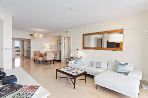 Снять в аренду кондоминиум в Санни-Айлс-Бич, Флорида 3 спальни, 188.68м2, № 1988183 - фото 2