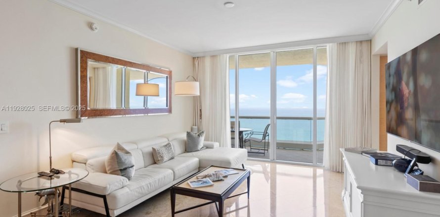 Кондоминиум с 3 спальнями в Санни-Айлс-Бич, Флорида № 1988183