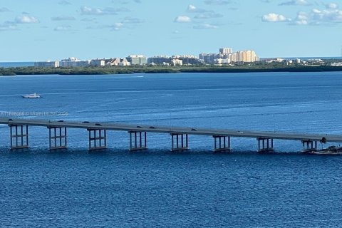 Condo in Miami, Florida, 3 bedrooms  № 1949855 - photo 16