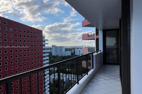 Condo in Miami, Florida, 3 bedrooms  № 1949855 - photo 12