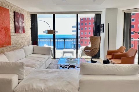 Condo in Miami, Florida, 3 bedrooms  № 1949855 - photo 2
