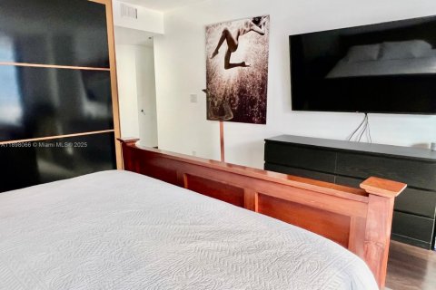 Condo in Miami, Florida, 3 bedrooms  № 1949855 - photo 28
