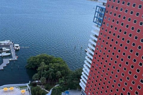 Condo in Miami, Florida, 3 bedrooms  № 1949855 - photo 19