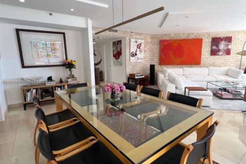 Condo in Miami, Florida, 3 bedrooms  № 1949855 - photo 5