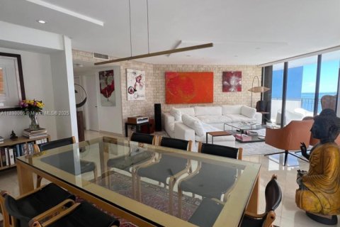 Condo in Miami, Florida, 3 bedrooms  № 1949855 - photo 6