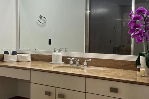 Condo in Miami, Florida, 3 bedrooms  № 1949855 - photo 29