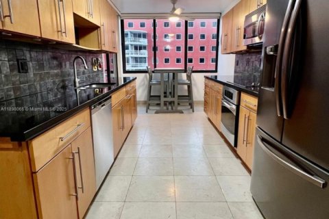 Condo in Miami, Florida, 3 bedrooms  № 1949855 - photo 21