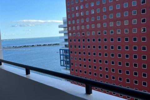 Condo in Miami, Florida, 3 bedrooms  № 1949855 - photo 30