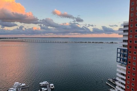 Condo in Miami, Florida, 3 bedrooms  № 1949855 - photo 17