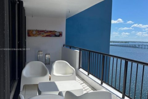 Condo in Miami, Florida, 3 bedrooms  № 1949855 - photo 10