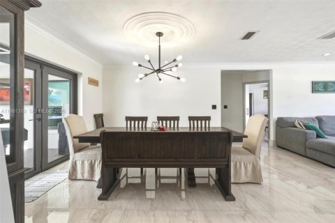 Casa en venta en Miami, Florida, 6 dormitorios, 324.14 m2 № 2050109 - foto 4