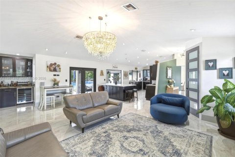 Casa en venta en Miami, Florida, 6 dormitorios, 324.14 m2 № 2050109 - foto 9