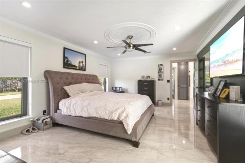 Casa en venta en Miami, Florida, 6 dormitorios, 324.14 m2 № 2050109 - foto 29