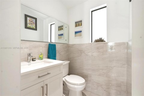 Casa en venta en Miami, Florida, 6 dormitorios, 324.14 m2 № 2050109 - foto 10
