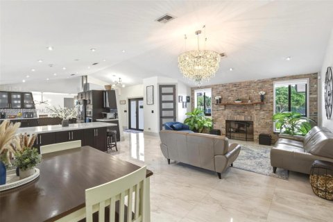 Casa en venta en Miami, Florida, 6 dormitorios, 324.14 m2 № 2050109 - foto 11