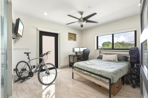 Casa en venta en Miami, Florida, 6 dormitorios, 324.14 m2 № 2050109 - foto 26