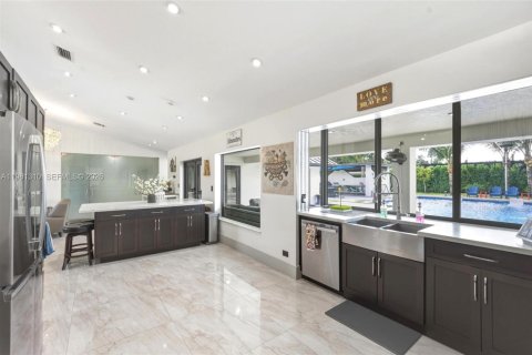 Casa en venta en Miami, Florida, 6 dormitorios, 324.14 m2 № 2050109 - foto 24