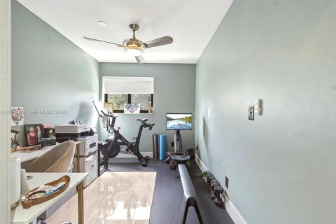 Casa en venta en Miami, Florida, 6 dormitorios, 324.14 m2 № 2050109 - foto 16