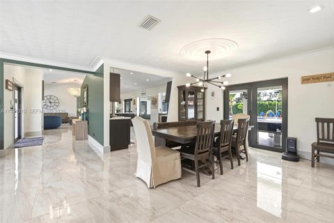Casa en venta en Miami, Florida, 6 dormitorios, 324.14 m2 № 2050109 - foto 25