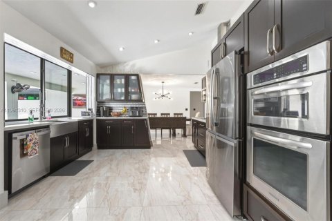 Casa en venta en Miami, Florida, 6 dormitorios, 324.14 m2 № 2050109 - foto 23